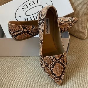 BNIB Steve Madden snake print size 7.5 flats